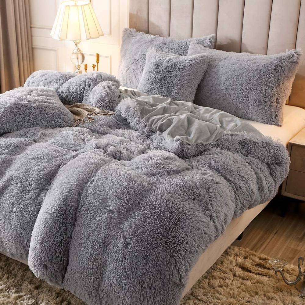 Fuzzy Comforter Set: image 6